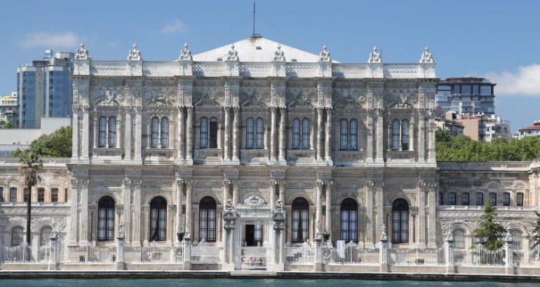 Dolmabahçe Sarayı