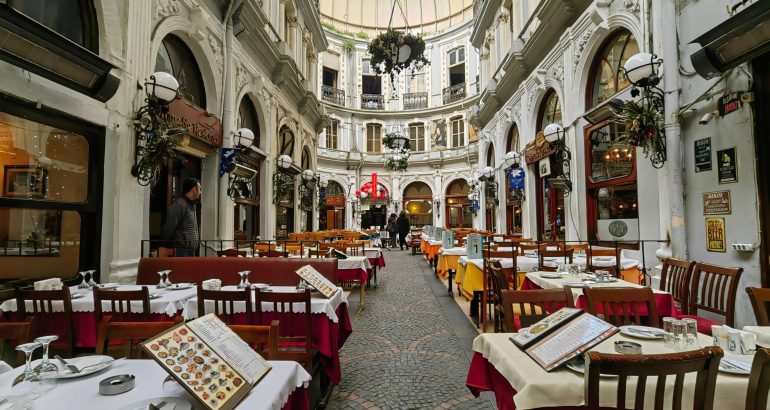 Çiçek Pasajı’na Havalines VIP ile Tarihi Lezzet Yolculuğu